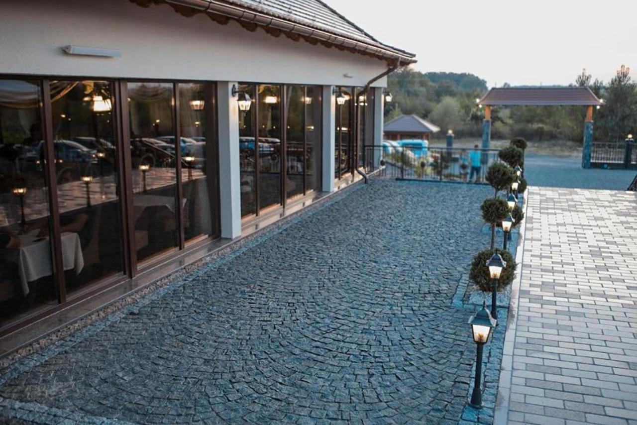 Chizay. Мала Гора Hotel Berehove  Exterior photo