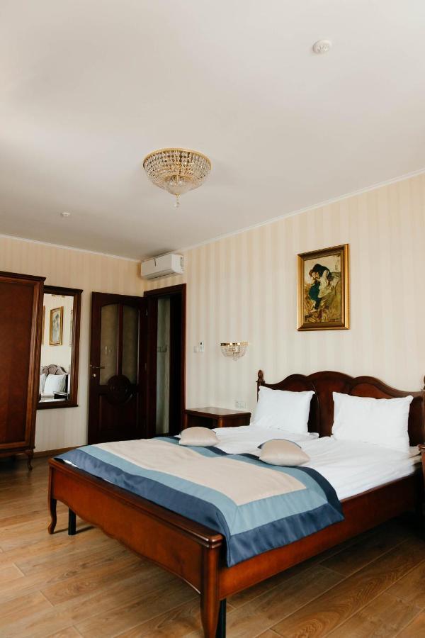 Chizay. Мала Гора Hotel Berehove  Exterior photo